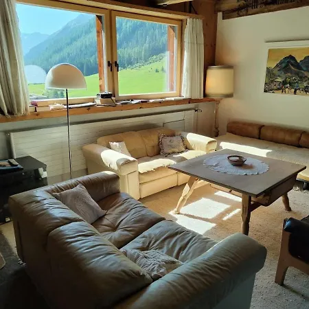 Charming In Διαμέρισμα Νταβός